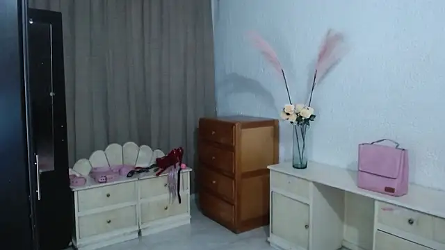 Snapshot of EngelCristaly chatting on October 30, 6:55 am EngelCristaly online show from October 30, 6:55 am