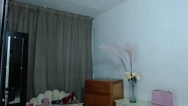 Snapshot of EngelCristaly chatting on September 29, 3:24 am EngelCristaly online show from September 29, 3:24 am