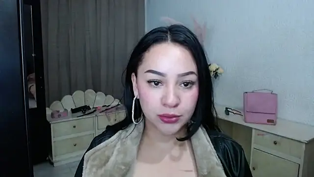 Snapshot of EngelCristaly chatting on November 9, 4:49 am EngelCristaly online show from November 9, 4:49 am