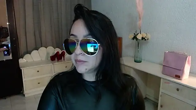 EngelCristaly online show from February 1, 8:01 am