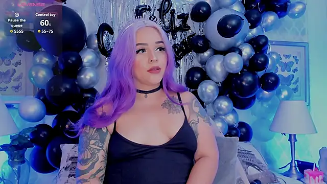 Snapshot of Carlaguzman_ chatting on October 18, 3:47 pm Carlaguzman online show from October 18, 3:47 pm