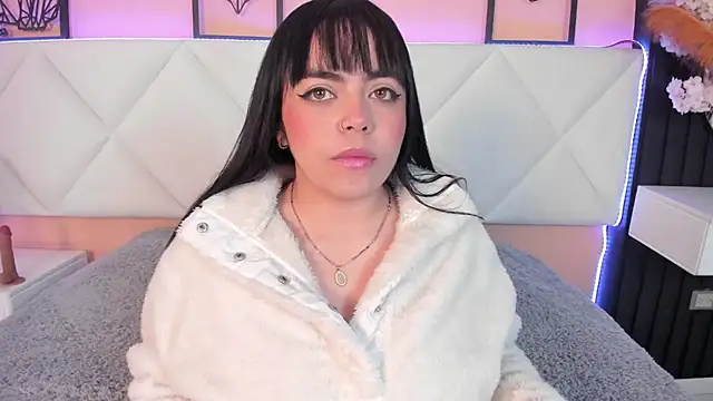 Snapshot of valkiria_davies_ chatting on March 5, 12:11 pm valkiria davies online show from March 5, 12:11 pm