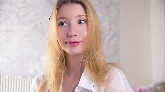 SunnivaCovil online show from April 30, 2:46 pm