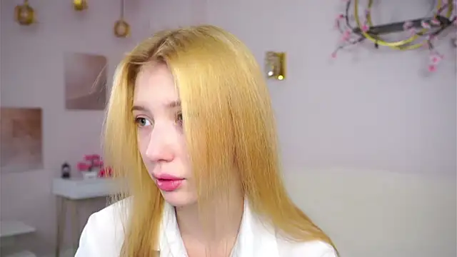 SunnivaCovil online show from February 28, 2:50 pm