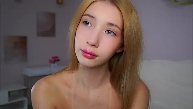 Snapshot of SunnivaCovil chatting on November 18, 2:53 pm SunnivaCovil online show from November 18, 2:53 pm