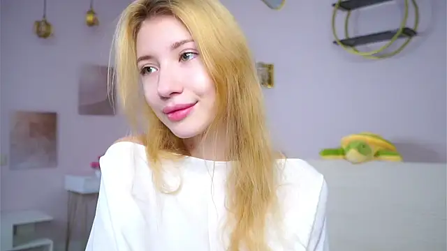 SunnivaCovil online show from February 13, 2:39 pm