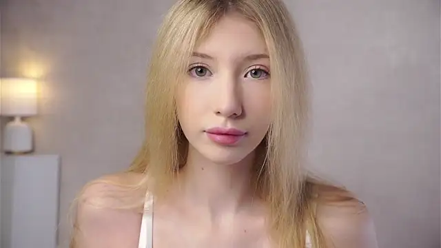 SunnivaCovil online show from May 24, 2:39 pm