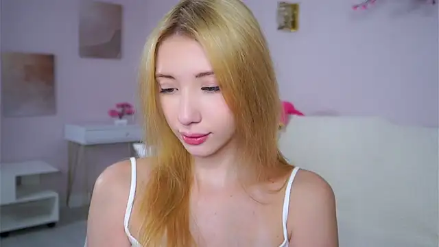 SunnivaCovil online show from February 1, 2:37 pm