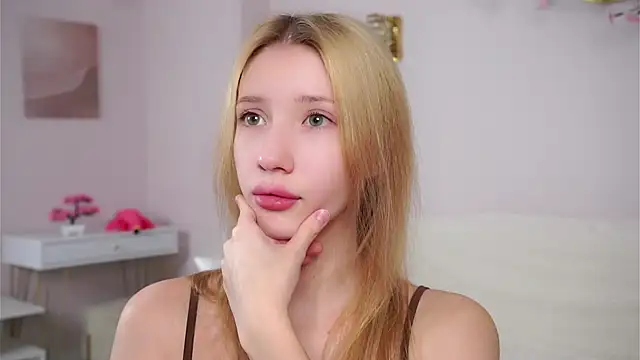 SunnivaCovil online show from March 9, 2:42 pm