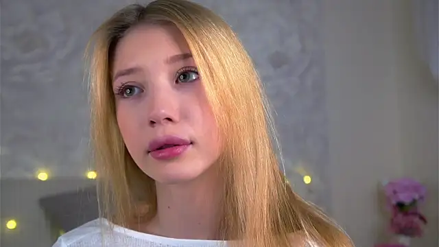 SunnivaCovil online show from April 9, 2:56 pm