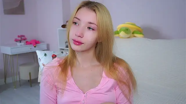 SunnivaCovil online show from February 12, 2:39 pm