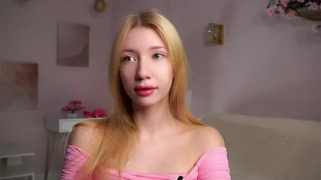 SunnivaCovil online show from March 12, 2:43 pm