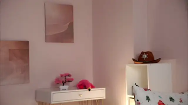 SunnivaCovil online show from April 4, 2:45 pm