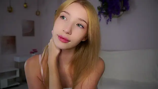 SunnivaCovil online show from December 15, 2:56 pm