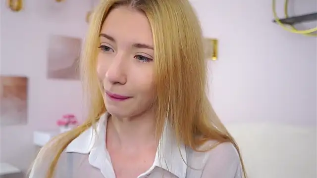 SunnivaCovil online show from February 10, 2:38 pm