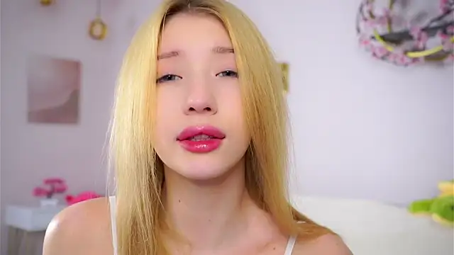 SunnivaCovil online show from February 17, 2:47 pm