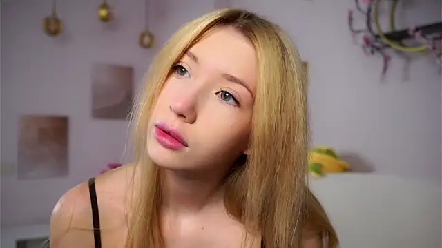 SunnivaCovil online show from February 21, 3:03 pm