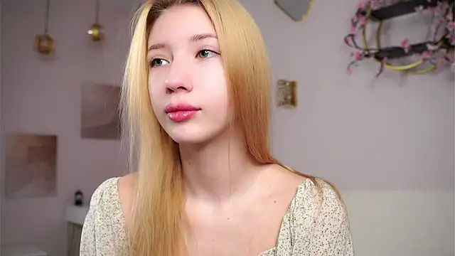 SunnivaCovil online show from March 1, 2:39 pm