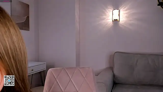 SunnivaCovil online show from March 18, 11:22 am