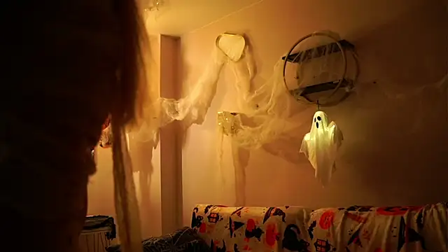 Snapshot of SunnivaCovil chatting on October 29, 2:38 pm SunnivaCovil online show from October 29, 2:38 pm