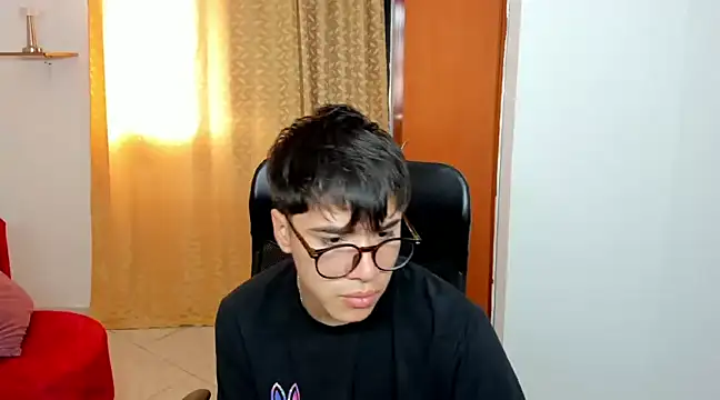 Snapshot of liam_orion chatting on February 25, 6:44 pm liam orion online show from February 25, 6:44 pm