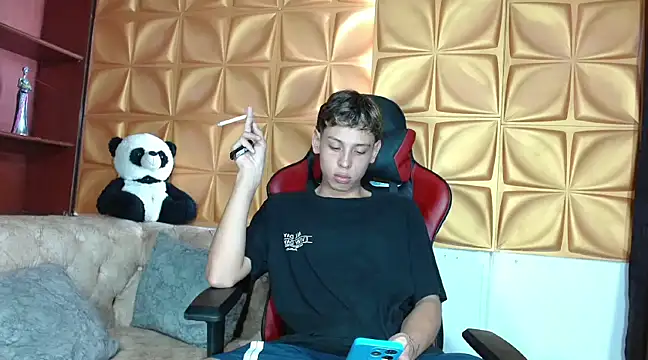 Snapshot of Noahoconor chatting on February 19, 8:20 pm Noahoconor online show from February 19, 8:20 pm
