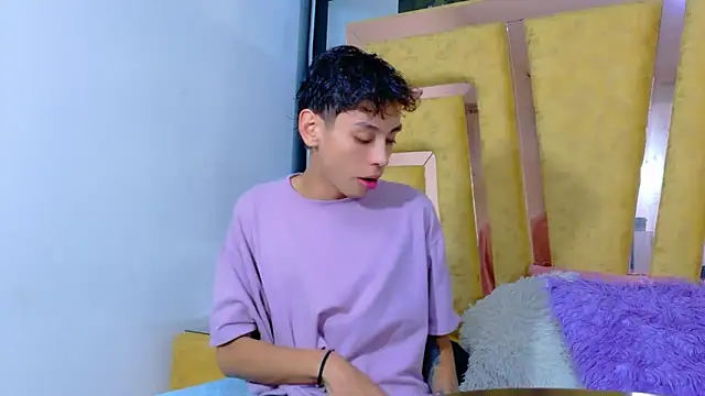 Snapshot of Noahoconor chatting on December 17, 7:41 pm Noahoconor online show from December 17, 7:41 pm