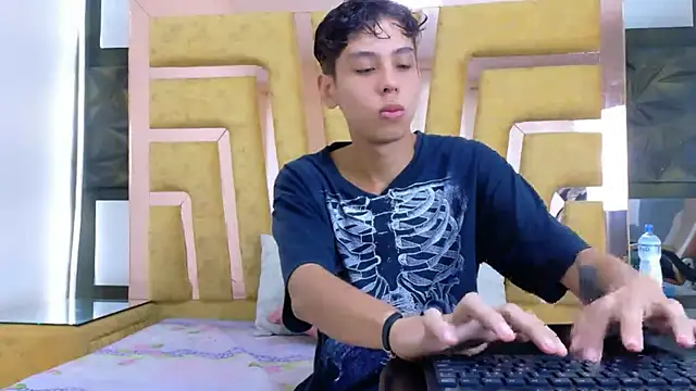 Snapshot of Noahoconor chatting on October 2, 4:32 pm Noahoconor online show from October 2, 4:32 pm
