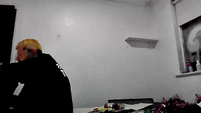 Snapshot of kinkyfag94 chatting on December 20, 1:03 pm kinkyfag94 online show from December 20, 1:03 pm