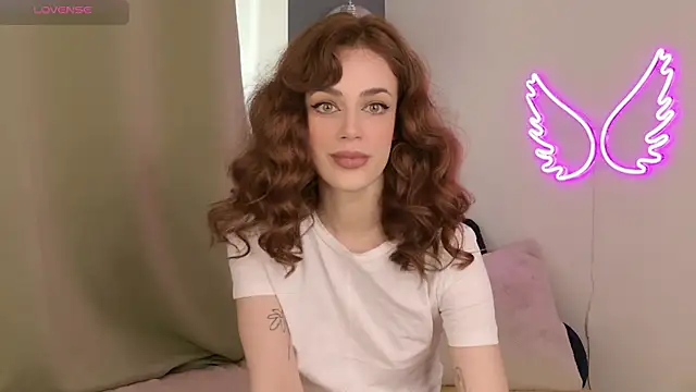 FrancescaFerra online show from March 6, 1:06 pm