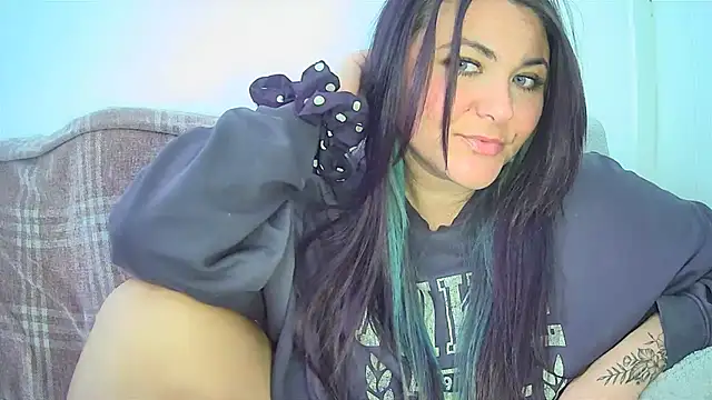 Snapshot of Xx_Mia_R_xX chatting on March 6, 11:36 am Xx Mia R xX online show from March 6, 11:36 am