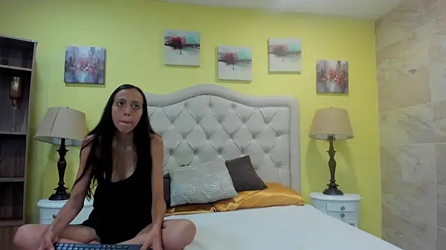 Snapshot of emily_x_charly chatting on March 18, 7:33 pm emily x charly online show from March 18, 7:33 pm