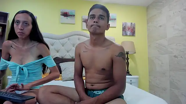 Snapshot of emily_x_charly chatting on March 15, 6:54 pm emily x charly online show from March 15, 6:54 pm