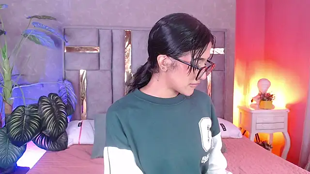 Tyla Ks online show from November 4, 7:39 pm