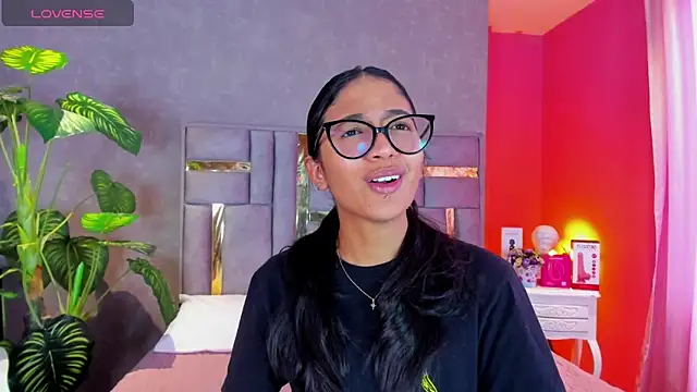 Tyla Ks online show from April 7, 7:37 pm