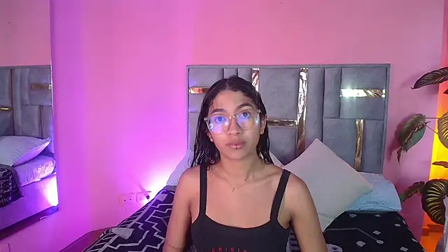 Tyla Ks online show from March 22, 7:20 pm