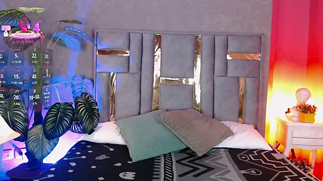 Tyla Ks online show from December 5, 7:45 pm