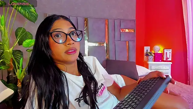 Tyla Ks online show from March 31, 7:27 pm