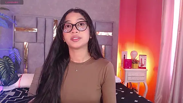 Tyla Ks online show from November 11, 7:30 pm