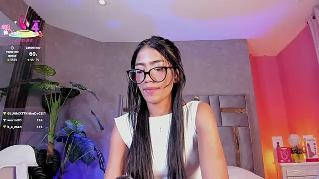 Snapshot of Tyla_Ks chatting on June 5, 12:37 am Tyla Ks online show from June 5, 12:37 am