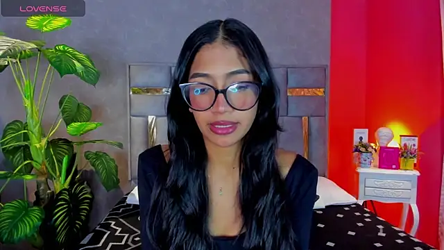 Tyla Ks online show from March 30, 8:32 pm