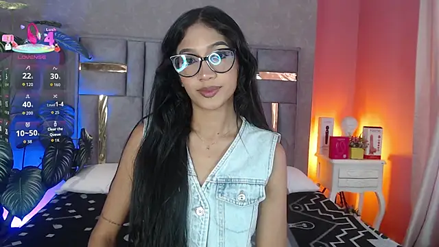 Tyla Ks online show from December 1, 7:37 pm