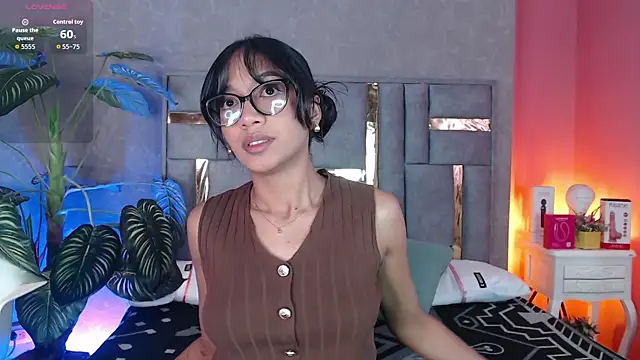 Tyla Ks online show from November 17, 8:02 pm