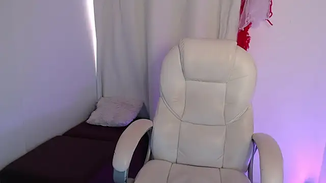 Mature 2025 online show from November 13, 5:06 pm