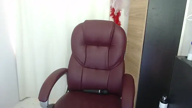 Mature 2025 online show from June 1, 4:39 pm