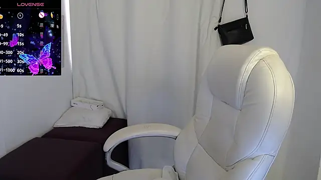 Mature 2025 online show from September 23, 6:37 pm