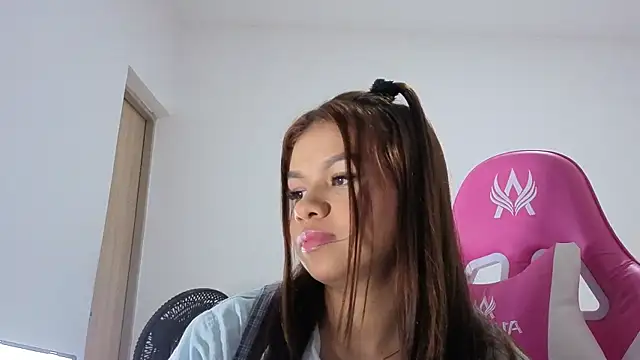Snapshot of sophia_ramirez12 chatting on June 25, 2:20 am sophia ramirez12 online show from June 25, 2:20 am