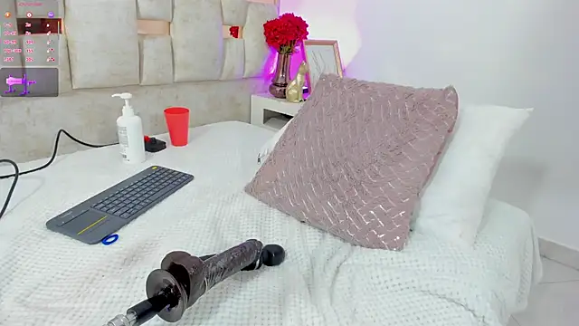 cutie sarax1 online show from October 4, 12:12 am