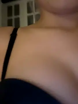 Snapshot of laraaaaaa chatting on December 4, 5:56 pm laraaaaaa online show from December 4, 5:56 pm