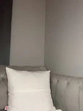 laraaaaaa online show from February 2, 1:26 am